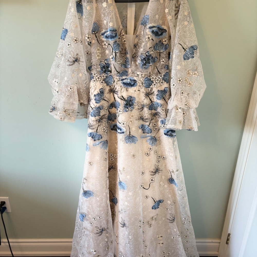 Gown - Picture 4 of 4